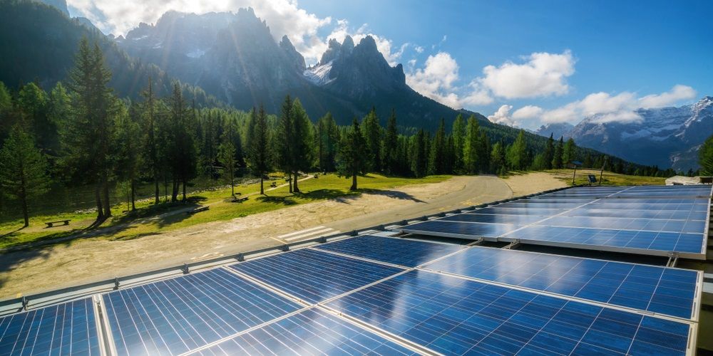 Groei hernieuwbare energie 2023 niet genoeg om klimaatdoelen te behalen