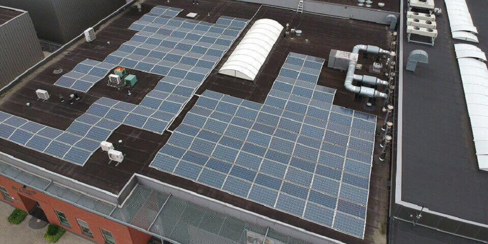 Eerste laadpark voor elektrische vrachtwagens geopend in Alkmaar