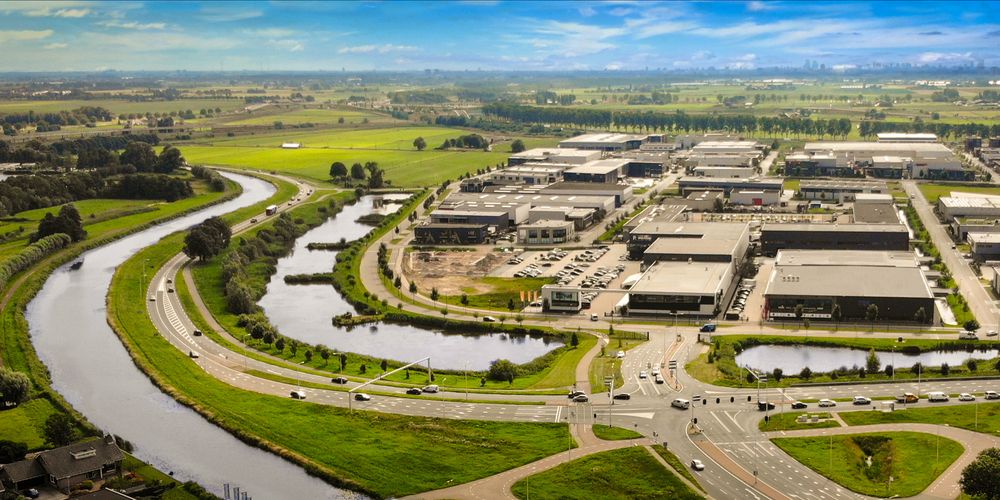Eneco en Rabobank maken de stap voor ondernemers om hun bedrijfspand of vastgoed te verduurzamen makkelijker