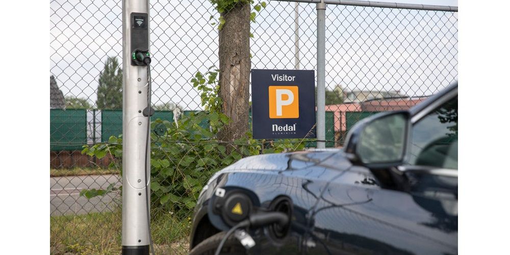 Netwerk van publieke laadpalen in Nederland breidt snel uit