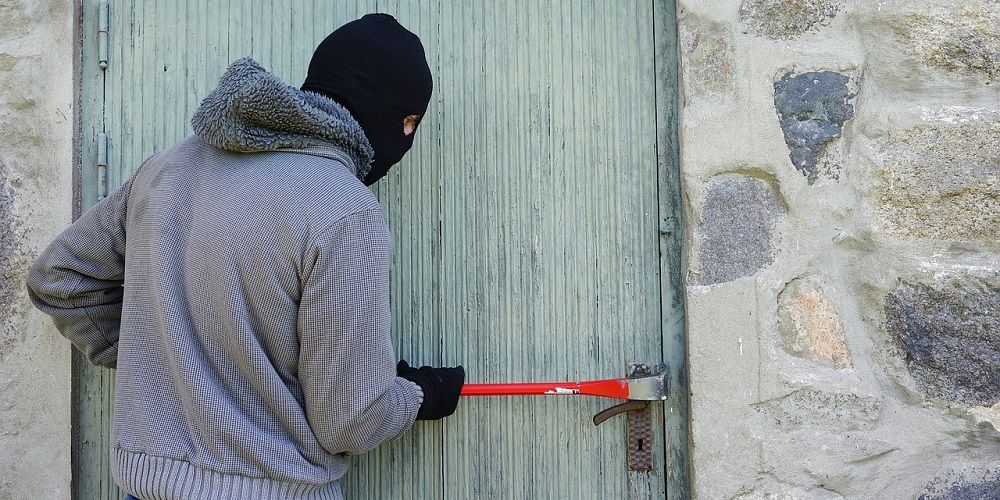 Levensgevaarlijke actie: koperdieven azen op zonnepanelen