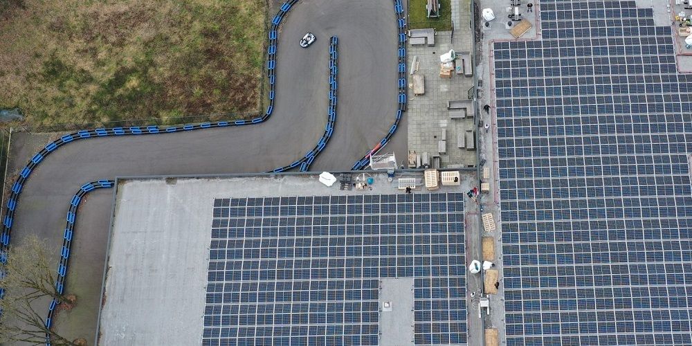 Groen racen: panelen voorzien kartbaan en 86 huishoudens van stroom