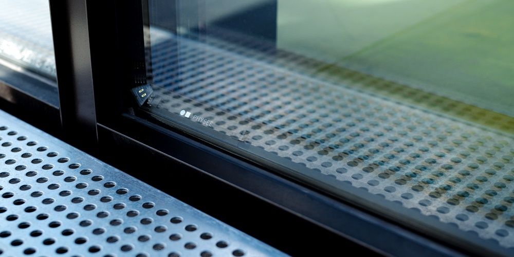 Stapje verder met zonneglas: zelf-herstellend, recyclebaar en hoge efficiëntie