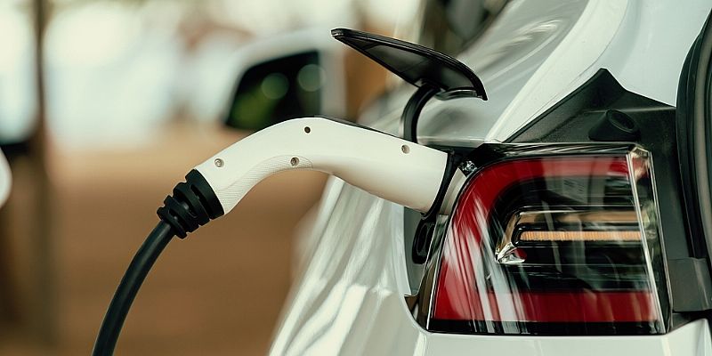 Negen op de tien EV-thuisladers laden slim, kwart heeft al een thuisbatterij