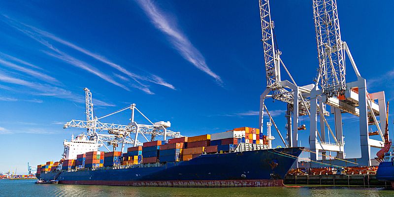 Bedrijven Rotterdams havengebied krijgen eerder aansluiting op het net door inzet van transformator