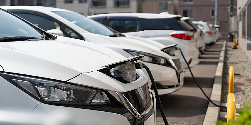 Meer dan de helft van eigenaren elektrische auto''s wil er mee op vakantie