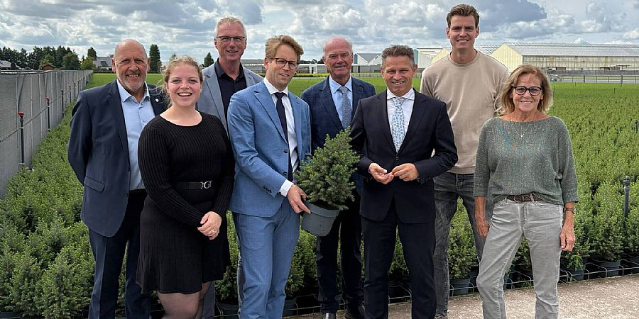Staatssecretaris De Bat bezoekt bedrijven Greenport Boskoop over aanpak netcongestie en waterbuffering