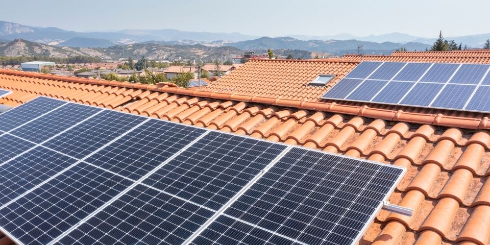 Door zonnestroom voor de airco te gebruiken blijft de energierekening laag