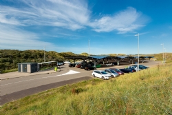 Parkeren onder pv-panelen in Zonnepark Carport Bloemendaal