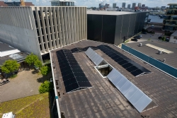 Slimme oplossingen voor zonne-energie: RABLE ontwikkelt een zelfdragend, ballastvrij PV- montagesysteem voor zwakke daken én parkeerterreinen