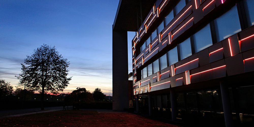 De eerste interactieve energie-opwekkende designgevel ter wereld staat in Helmond