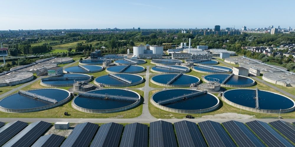 Willen we schoon water en droge voeten? Dan moeten we waterschappen meer ruimte geven op het stroomnet