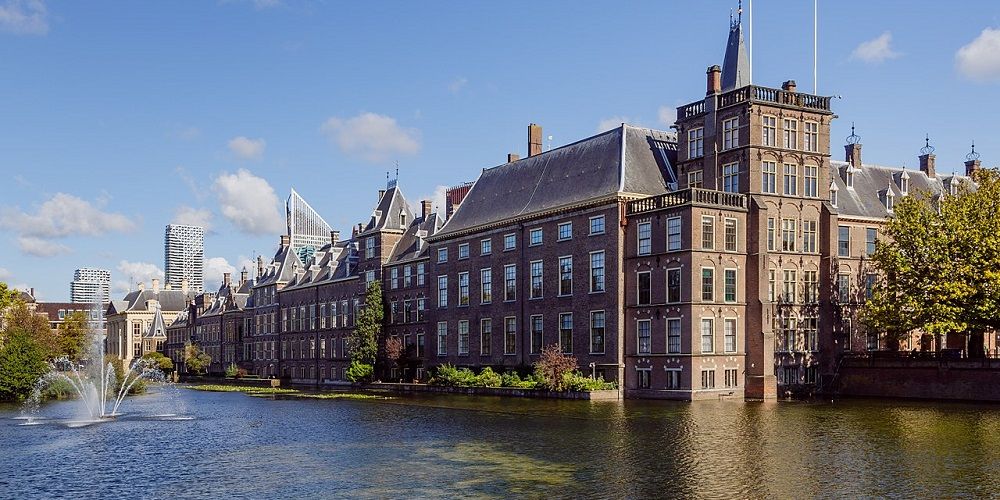 Zekerheid in soap Binnenhof: plat dak voorzien van panelen