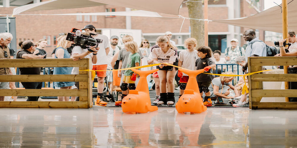 Schaatsen in de zon; kunstproject toont mogelijkheden van overtollige zonne-energie