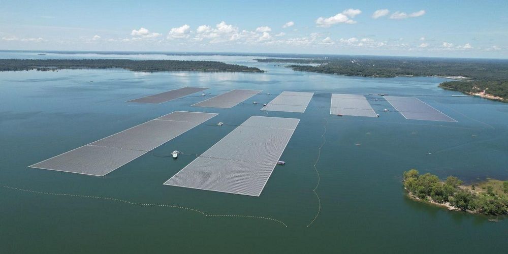 Grootste drijvende zonneboerderij ter wereld in Thailand