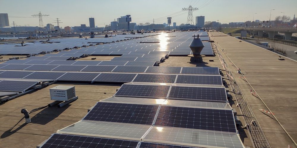 Holland Solar presenteert gedragscode Zon op grote daken