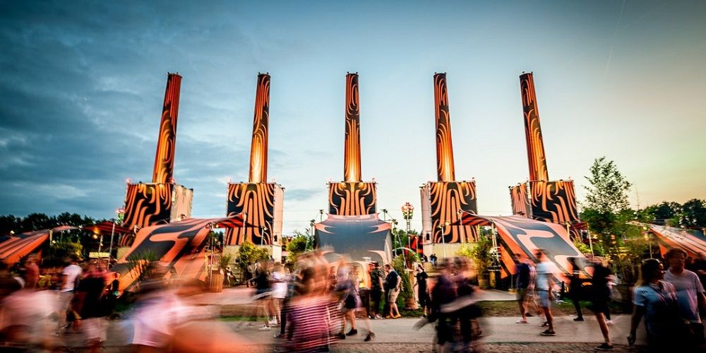 Festivals verduurzamen stroomvoorziening met zonnepanelen en aansluiting op stroomnet