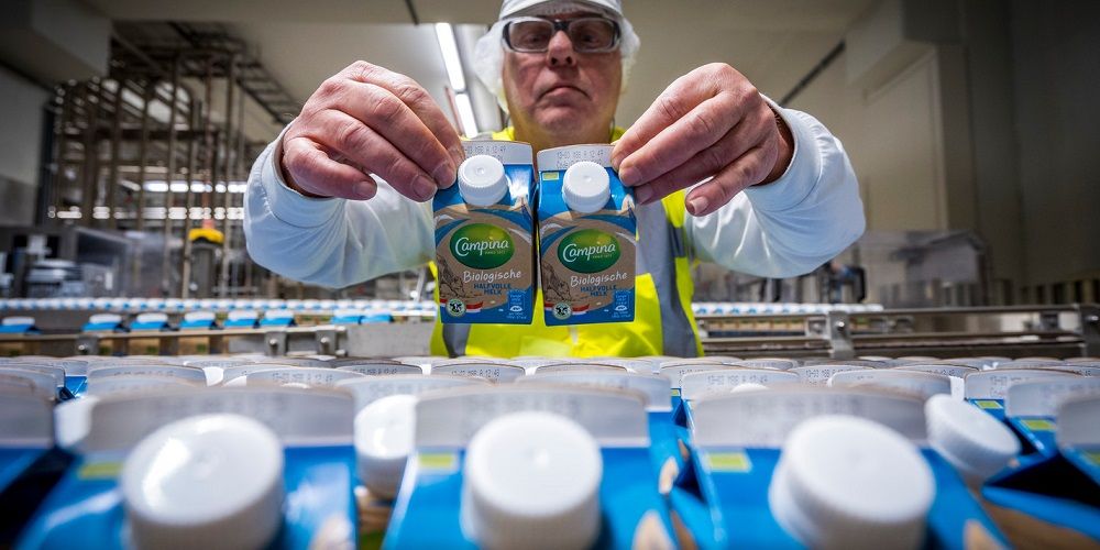 FrieslandCampina helpt melkveehouder met klein zonnedak