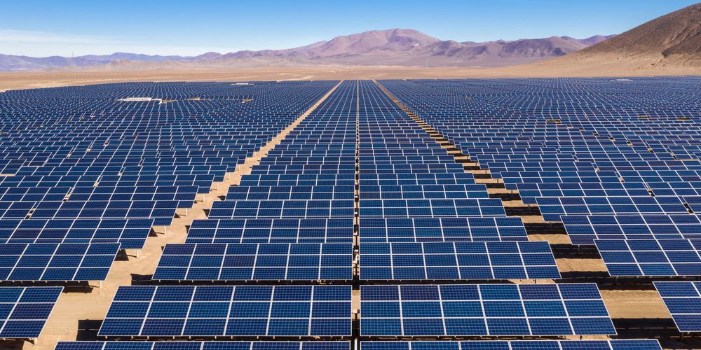 Statische elektriciteit haalt zand van PV in Sahara