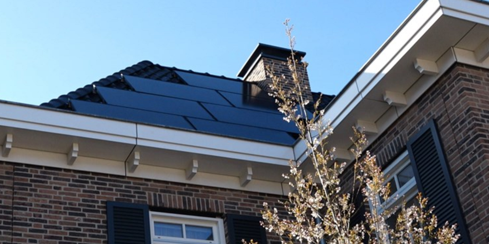 Nieuwbouwwijk plaatst zonnepanelen aan verkeerde kant dak