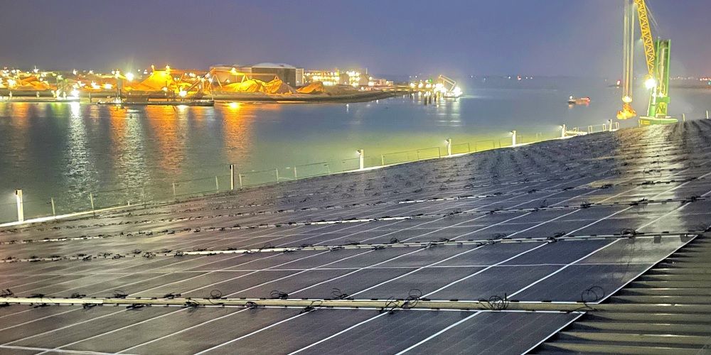 Megaproject van 77.000 zonnepanelen, waarvan 8.500 lichtgewicht