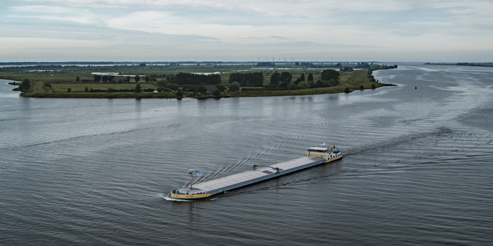 Binnenvaart gaat aan de zonnepanelen