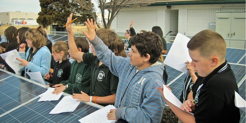 Massa is kassa, hoe gaan grote groepen aan de zonnepanelen?