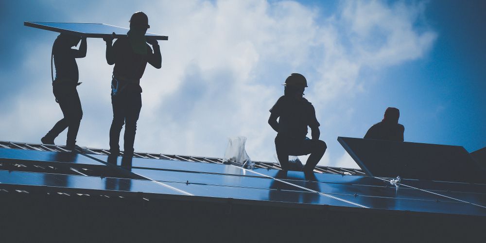 Arbeidsinspectie spreekt zorgen uit over veiligheid bij installatie zonnepanelen