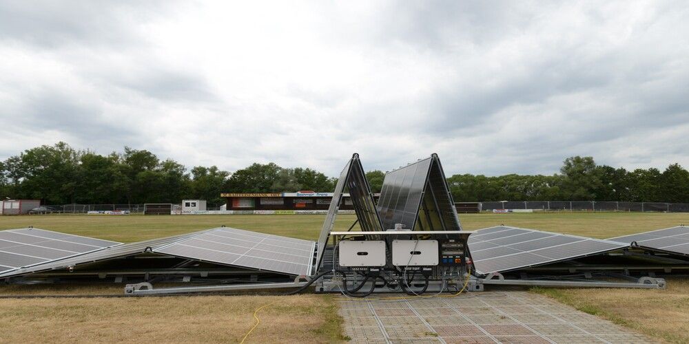 Oostenrijks bedrijf introduceert uitvouwbare container met 240 zonnepanelen