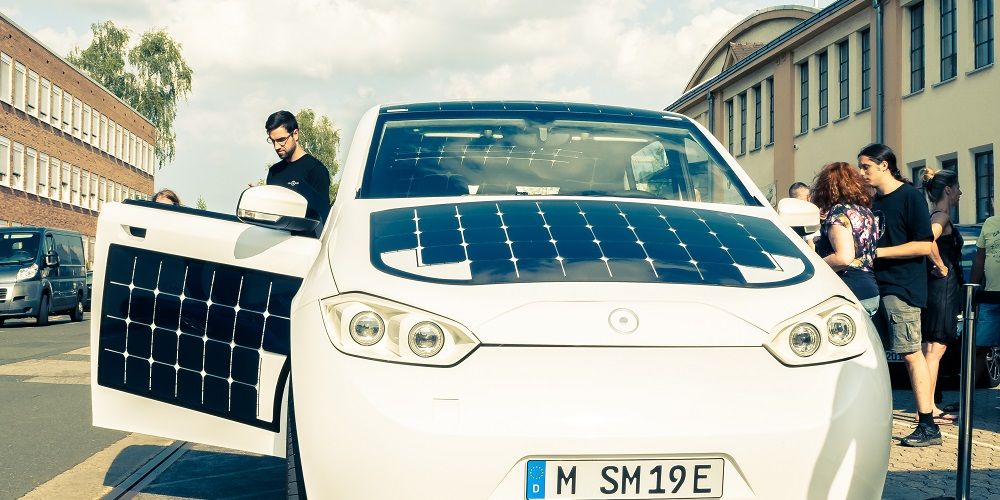 Wat betekenen panelen op auto’s voor klimaatdoelen?