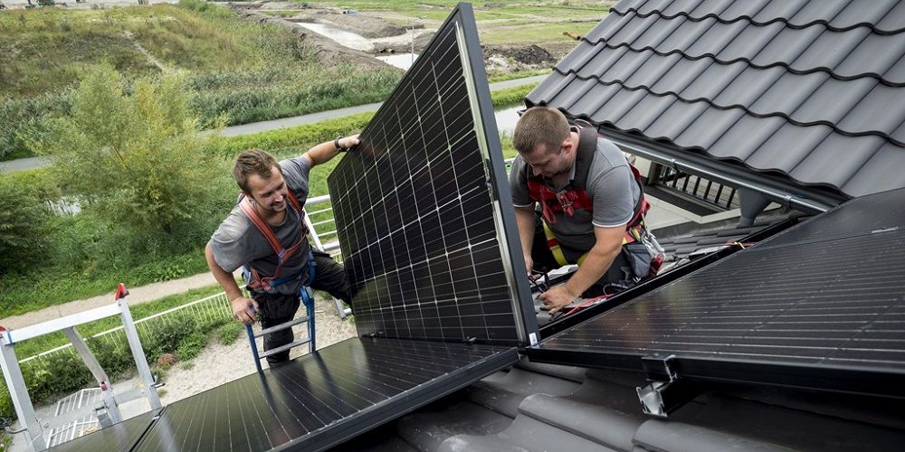 De jaarlijkse groei van zonnestroomvermogen stabiliseert