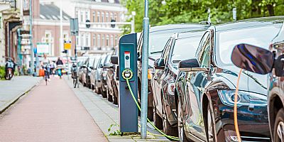 Onderzoek CE Delft wijst uit dat flexibel stroomgebruik netcongestie fors kan verlichten