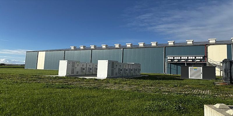 Bollenbedrijf zet overschot zonnestroom om in waterstof 