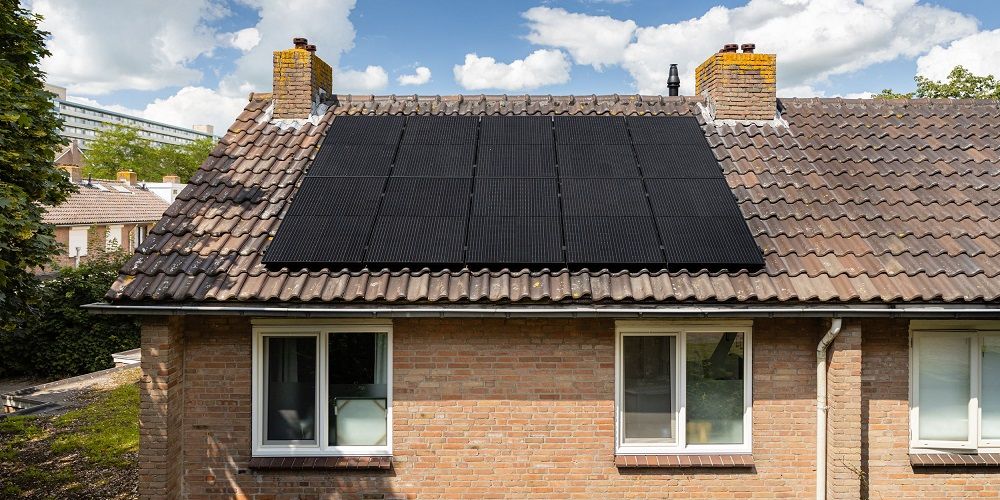 Nederlanders kopen zonnepanelen van vakantiegeld